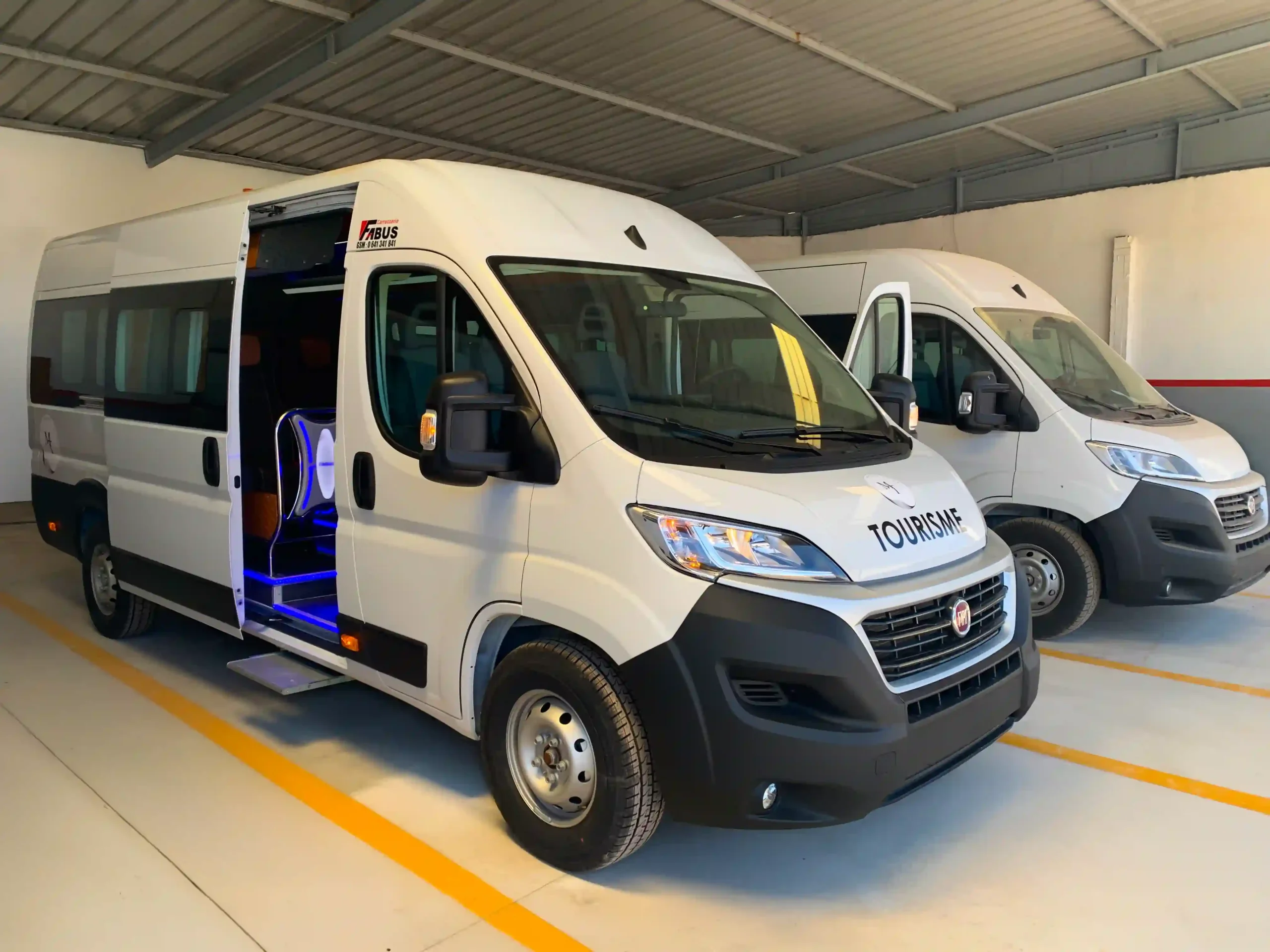 Véhicule de transport touristique FABUS